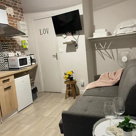 Апартаменты A Modern Situated Just A Few Steps From The Canal Saint Martin *