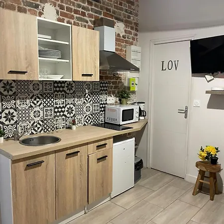 A Modern Situated Just A Few Steps From The Canal Saint Martin